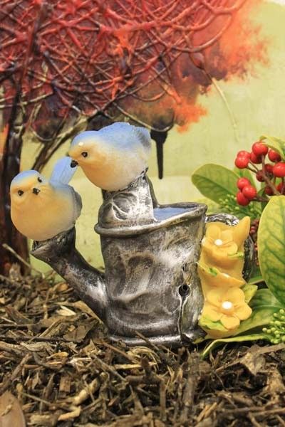Gartenlichter & Bewegungsmelder 2 Vögel auf Gießkanne