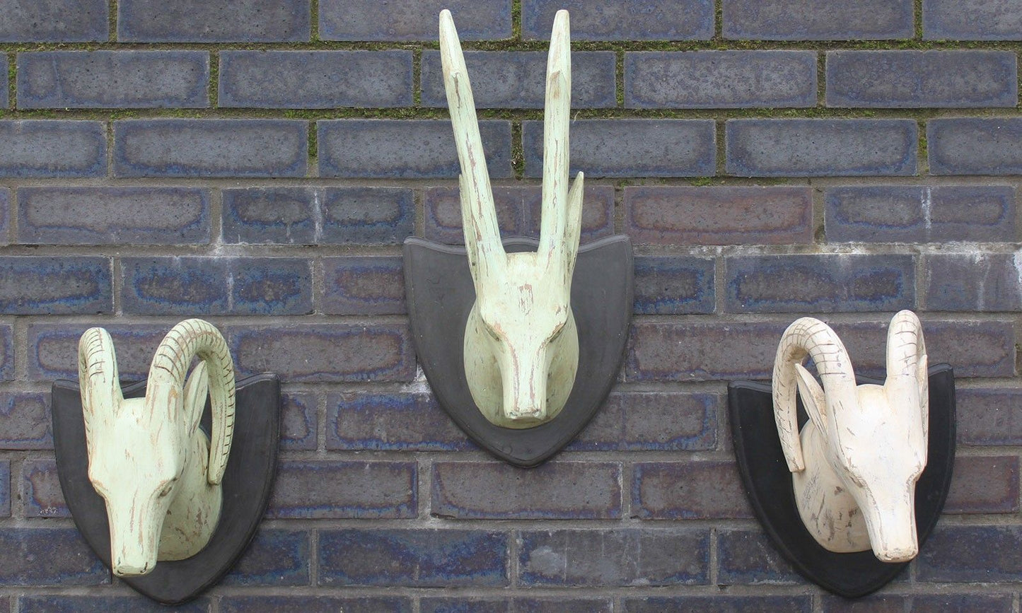 Mintwash Curved Horn Deer Head